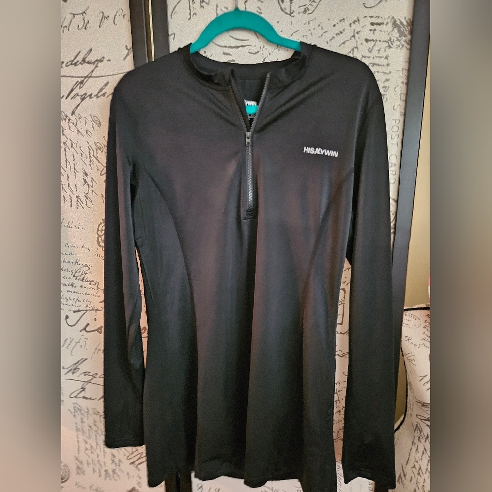 HISAWIN Black Long Sleeve Top